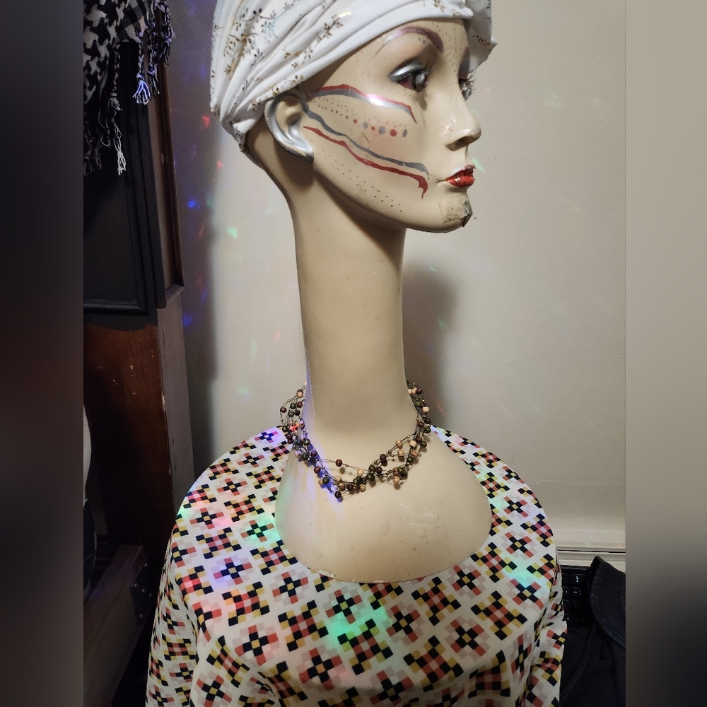 Wooden beads wire necklace